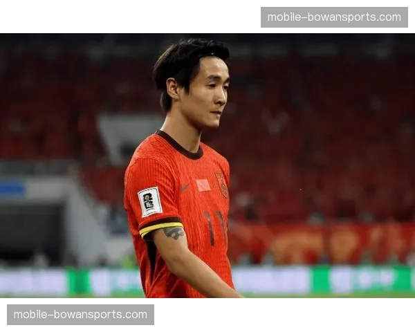 韦世豪带伤作战展现拼搏精神 蓉城队长逆境中仍贡献关键进球