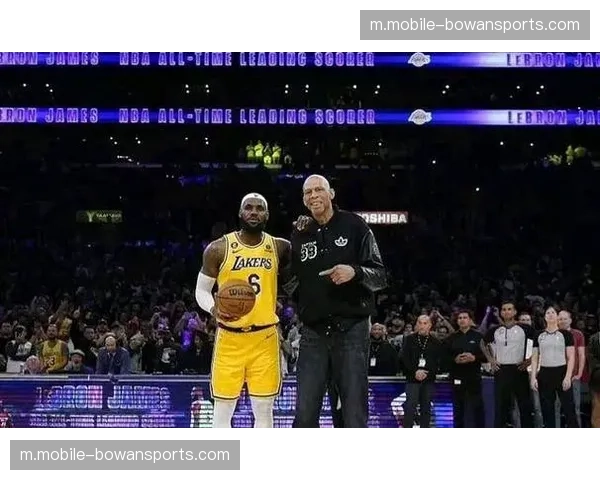 詹姆斯距离贾巴尔纪录仅差3球 历史得分王继续书写传奇