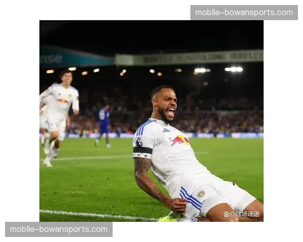 利兹联运动战进球荒延续三场,法尔克五后卫变阵收效甚微 利兹联运动战进球荒延续三场,法尔克五后卫变阵收效甚微